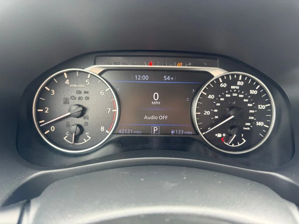 Used 2022 White Nissan 2.5 image 15