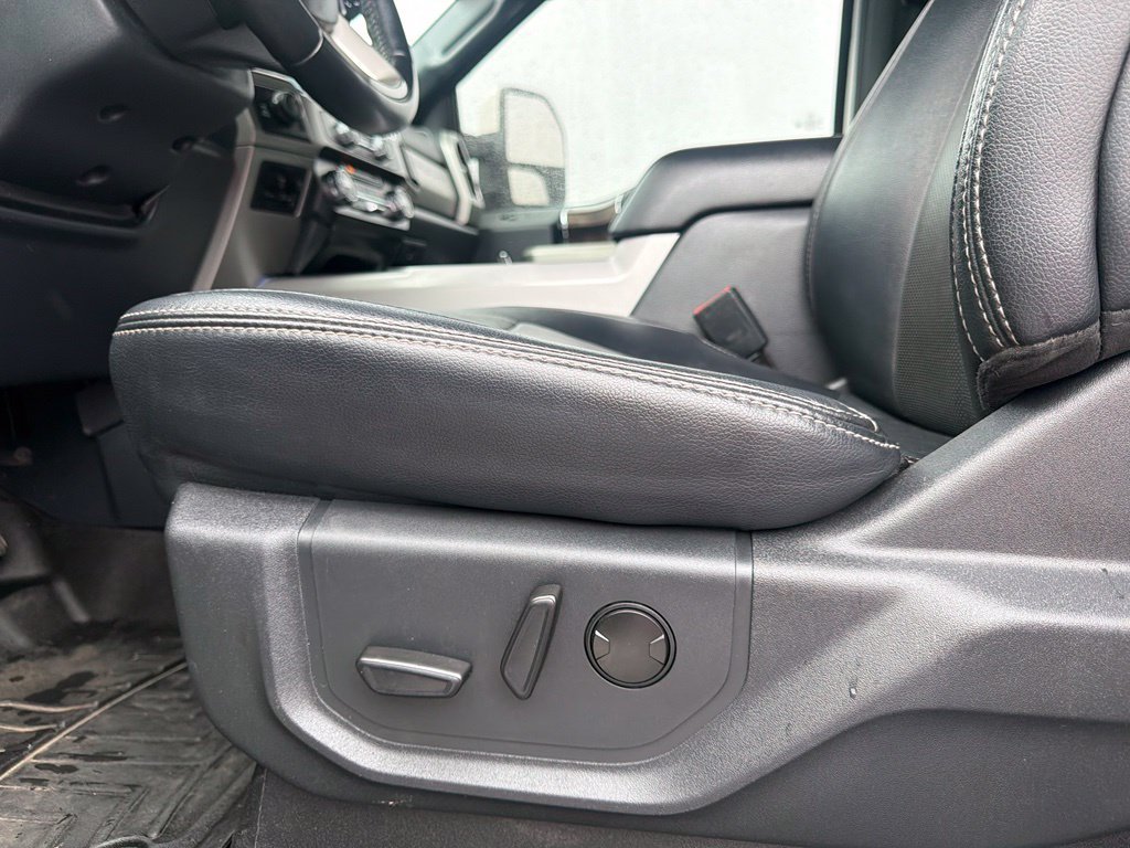 Used 2022 White Ford Lariat image 27