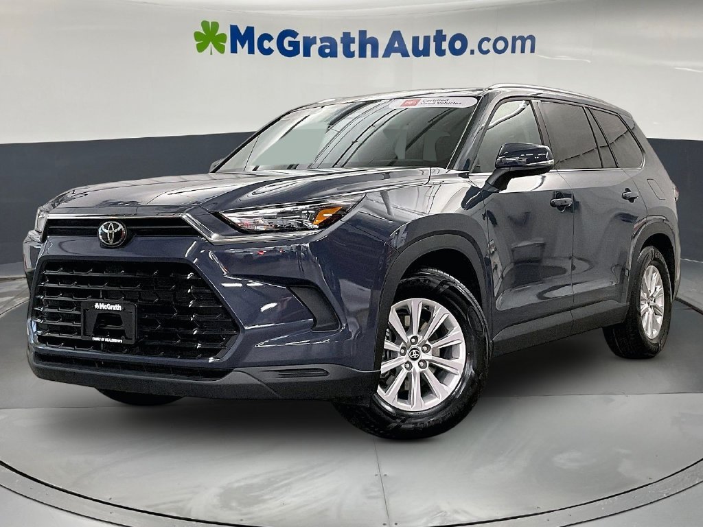 Used 2025 White Toyota XLE image 2