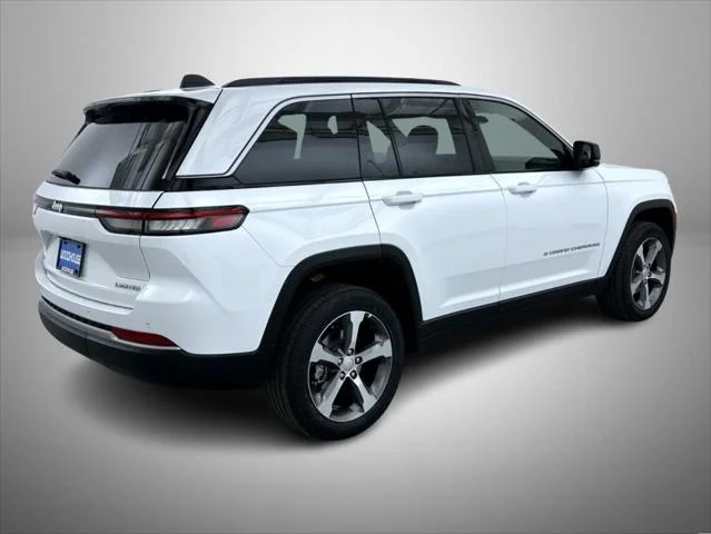 New 2026 Bright White Clear-Coat Exterior Paint Jeep Limited image 5