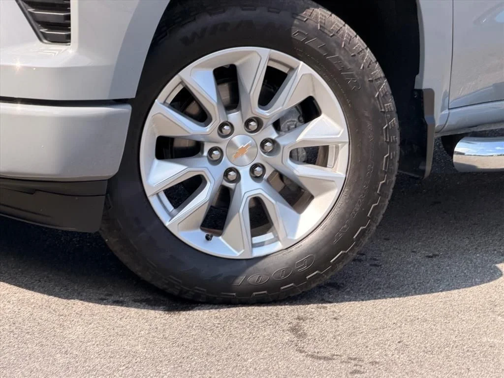 Used 2025 Gray Chevrolet Custom image 4
