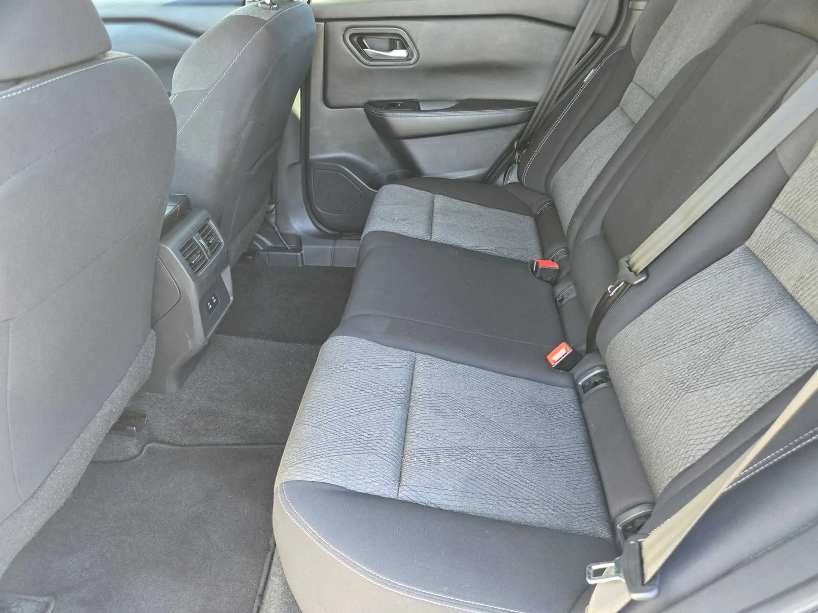 Used 2024  Nissan SV image 14