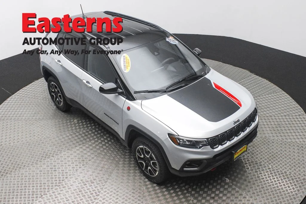 Used 2024 Silver Jeep Trailhawk image 3