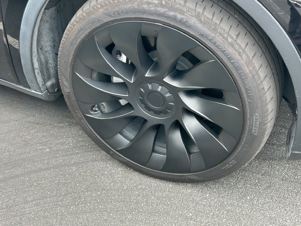 Used 2021 Solid Black Tesla Long Range image 2