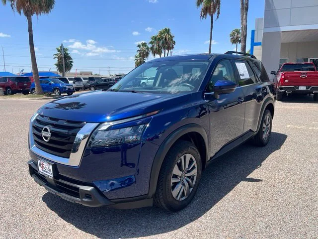 Used 2025 Blue Nissan SV image 3
