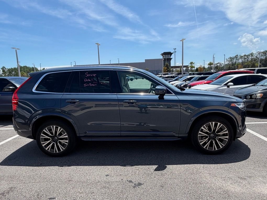 Used 2022 Blue Volvo T5 Momentum image 2