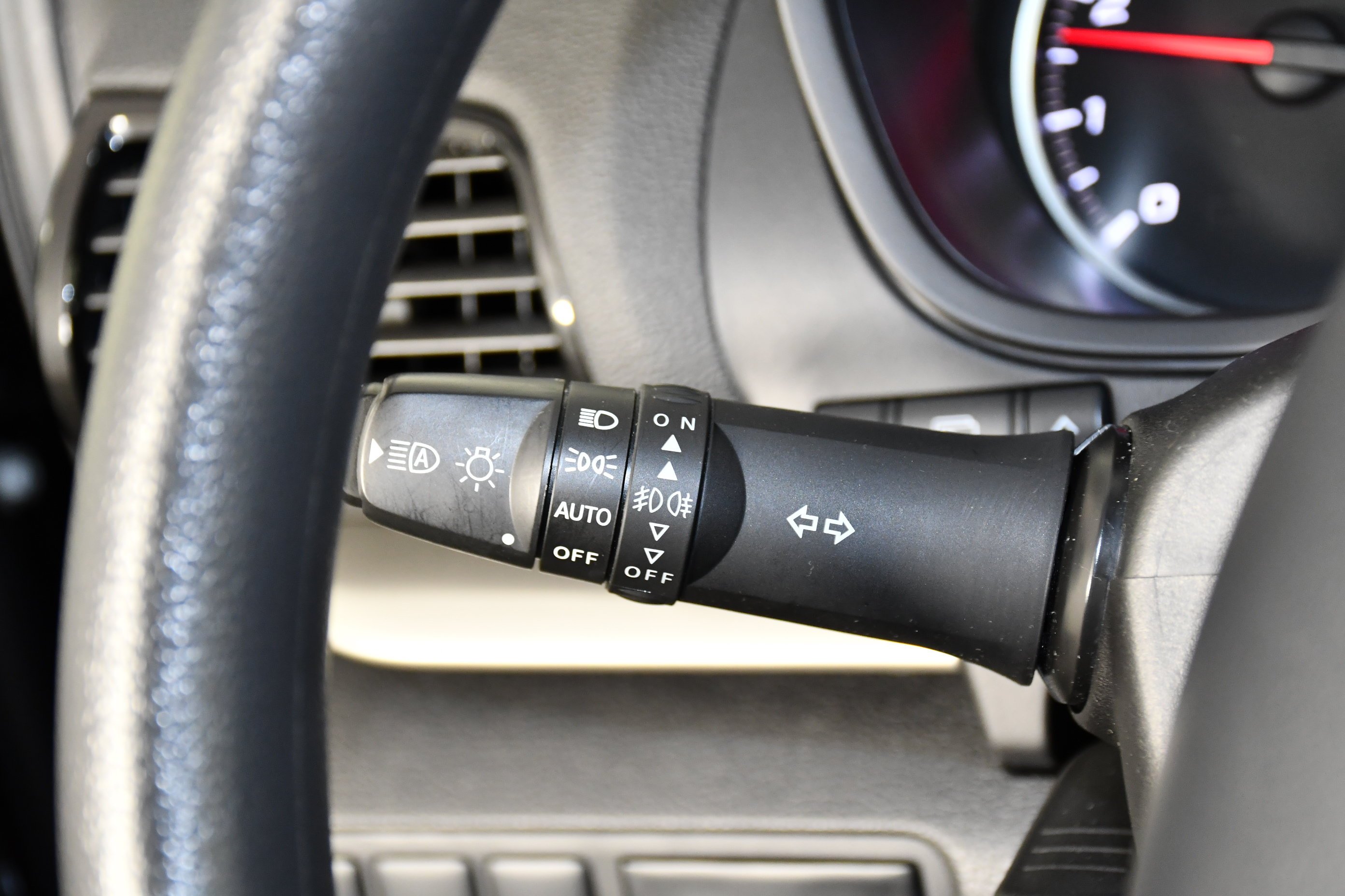 Certified Used 2025 Labrador Black Pearl Mitsubishi LE image 22