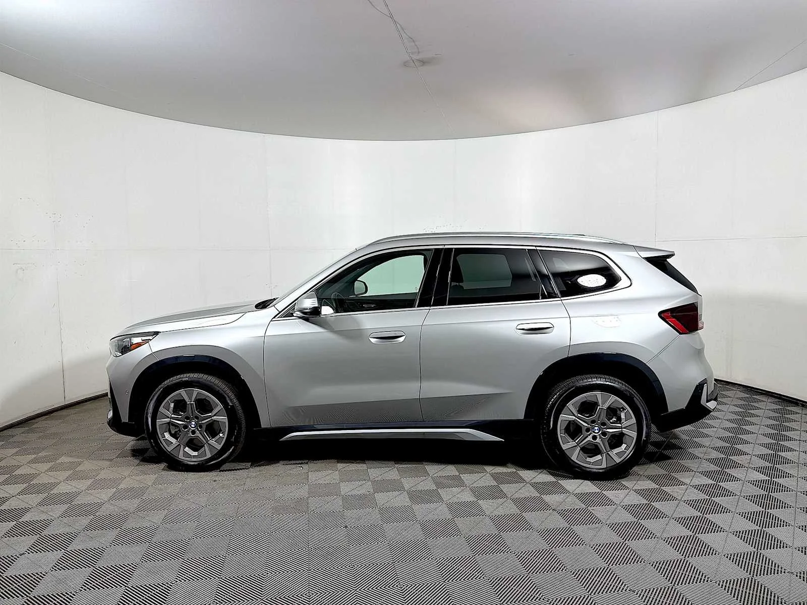 2026 BMW X1 28i - Photo 4
