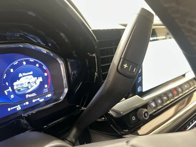 Used 2025 Summit White Chevrolet LT image 15