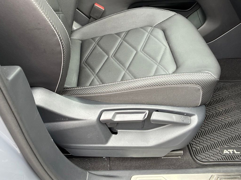 Used 2024  Volkswagen 2.0T SE w/Technology image 49