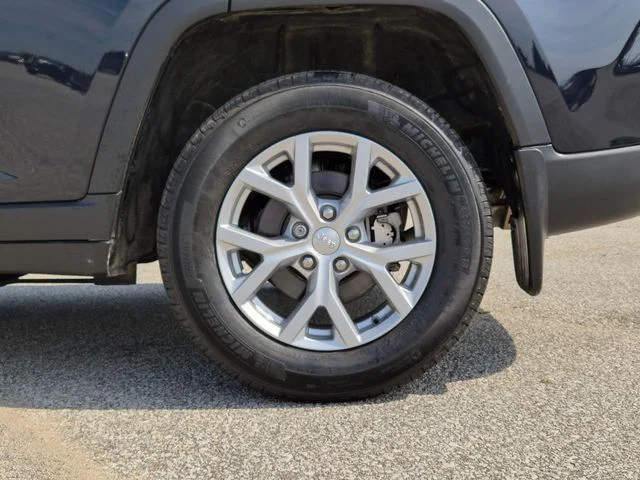 Used 2023 Black Jeep Limited image 9