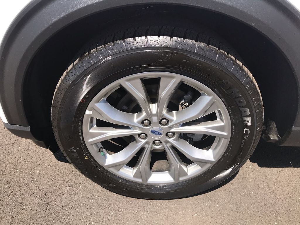 Used 2023 White Ford Limited image 10