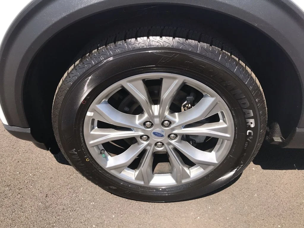 Used 2023 White Ford Limited image 10