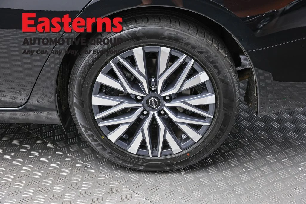 Used 2025 Black Nissan 2.5 SV image 8
