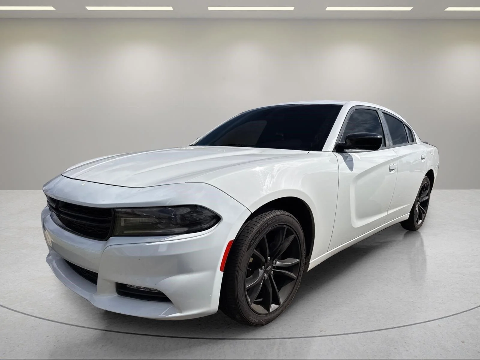 Used 2018  DAIMLER DODGE SXTPLUS image 2