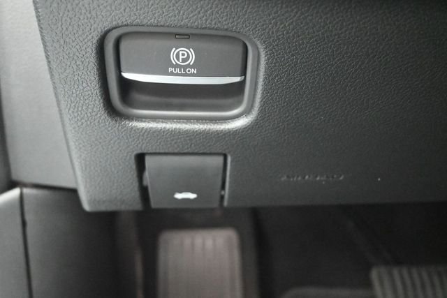 Used 2025 White/off-white Jeep Laredo image 20