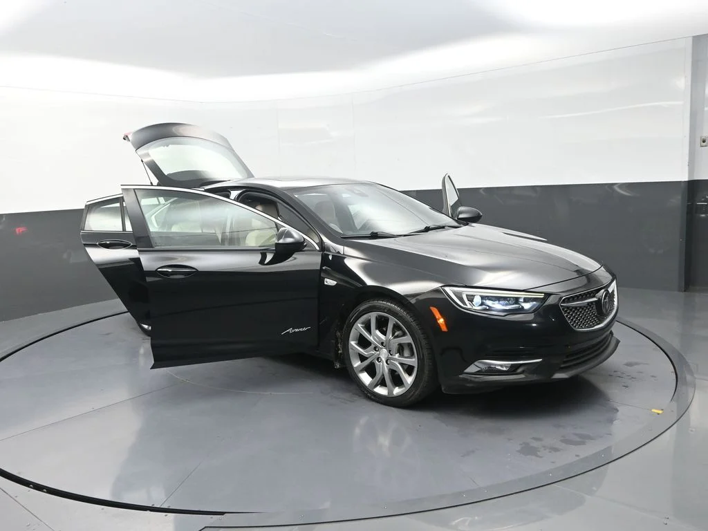 Used 2019 Black Buick Avenir image 31
