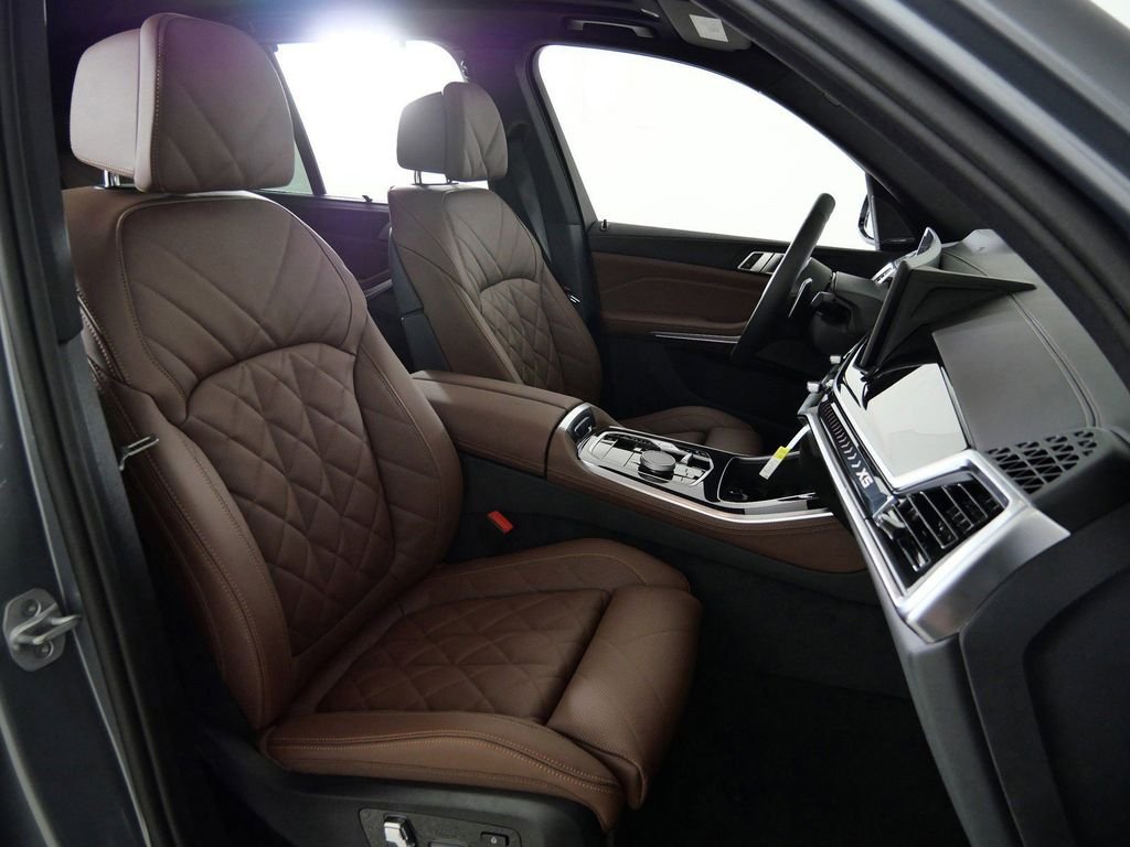 Used 2026 Skyscraper Grey Metallic BMW xDrive40i image 22