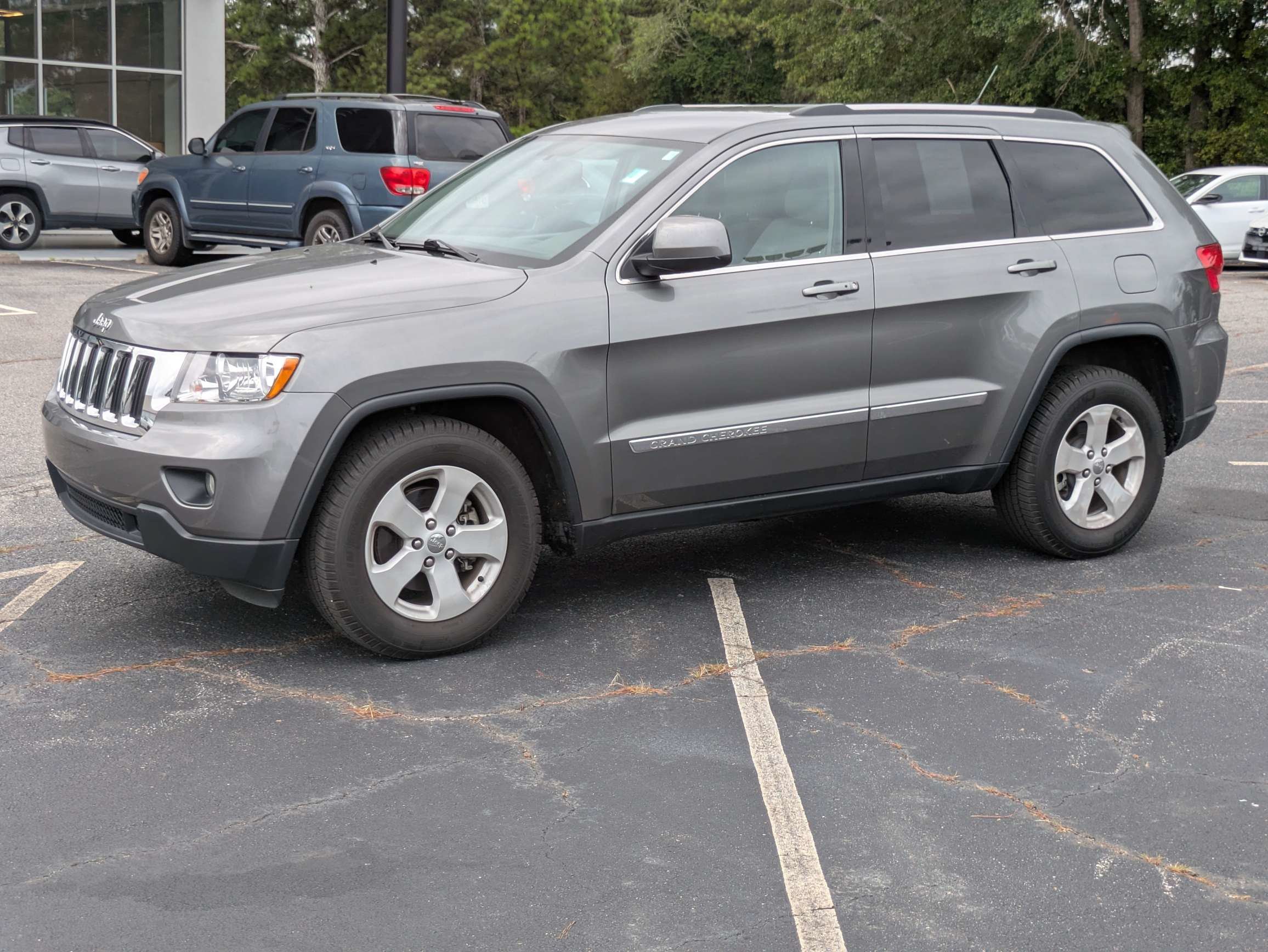 Used 2013 Gray Jeep Laredo image 7