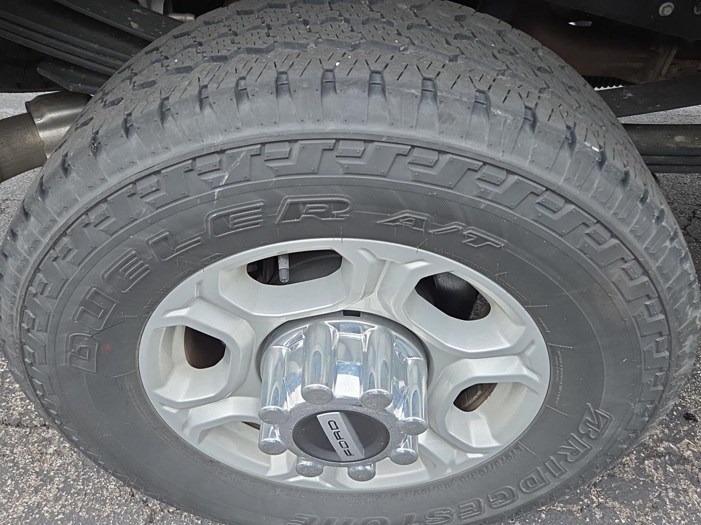 Used 2025 Oxford White Ford XLT image 12