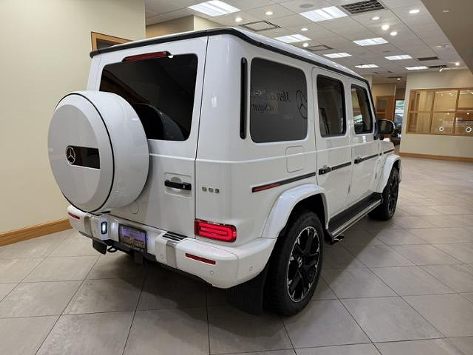 Certified Used 2024 MANUFAKTUR Moonlight White Metallic Mercedes-Benz 4MATIC® image 5
