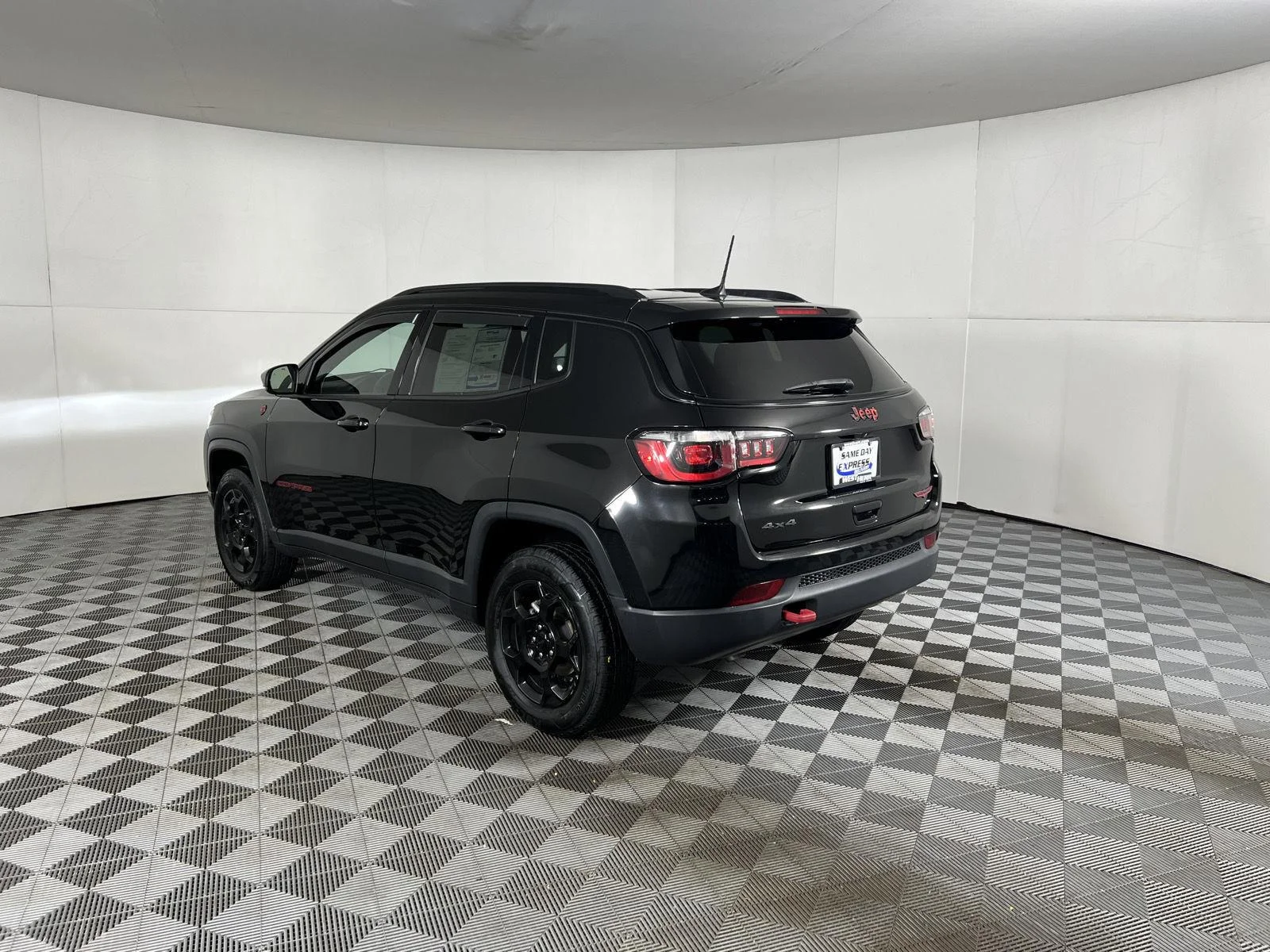 Used 2023 Diamond Black Crystal Pearlcoat Jeep Trailhawk image 5