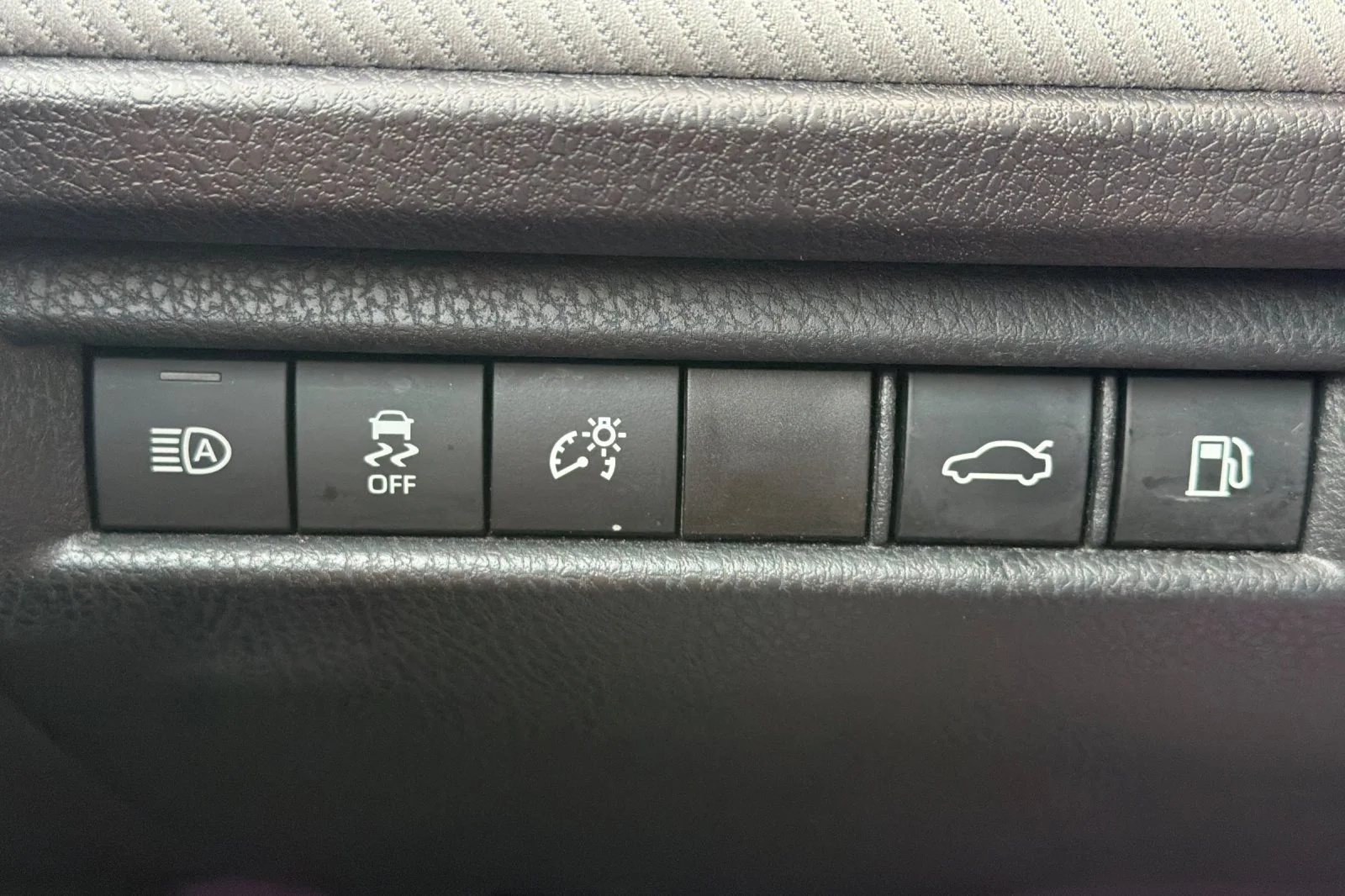 Used 2025  Toyota SE image 36