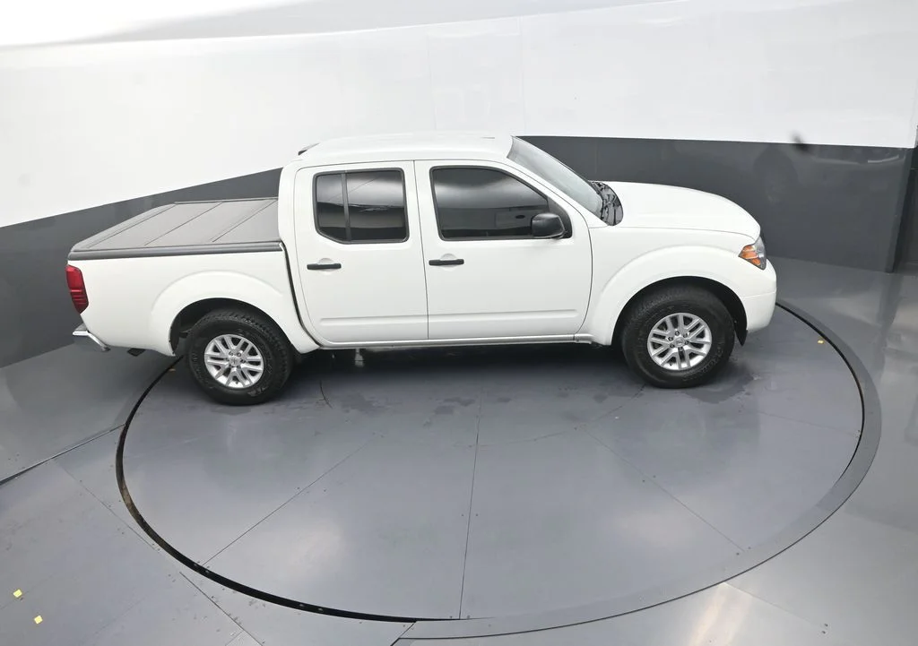 Used 2017 White Nissan SV image 21