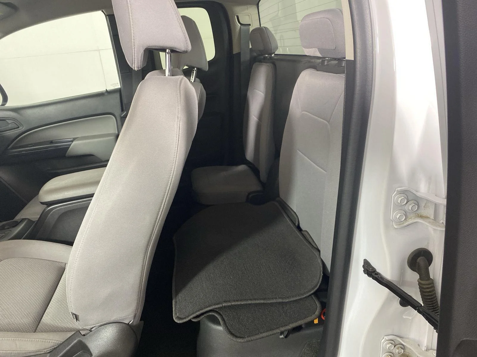 Used 2016 Summit White GMC 2WD image 19