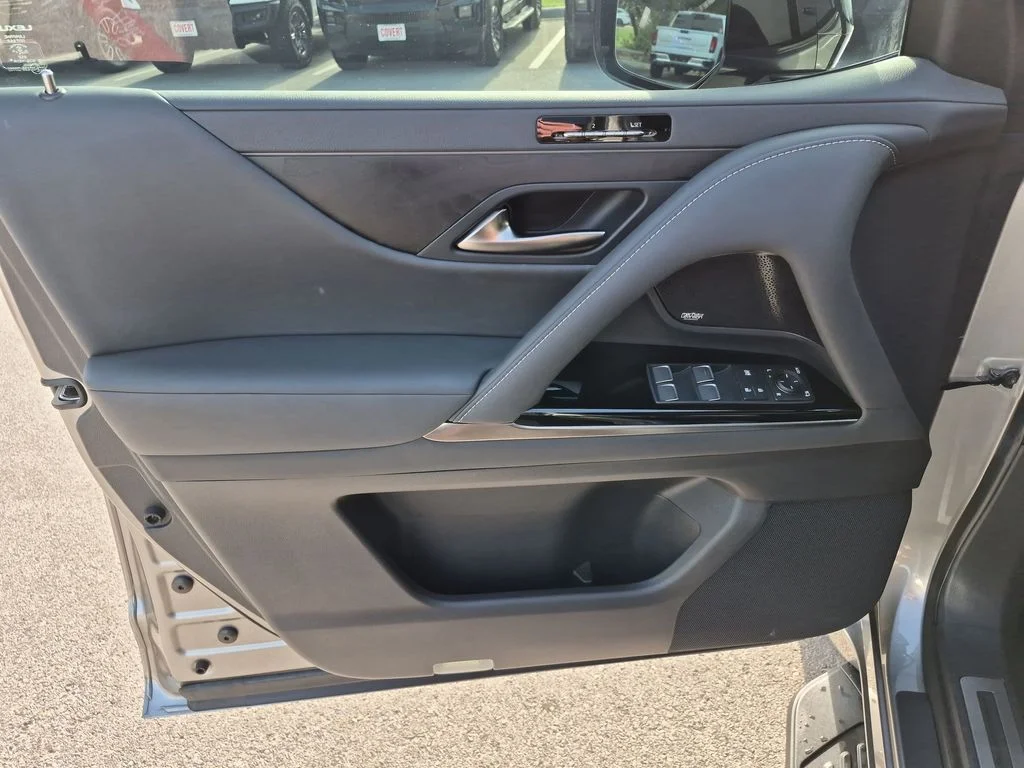 Used 2022 Silver Lexus 600 Premium image 19