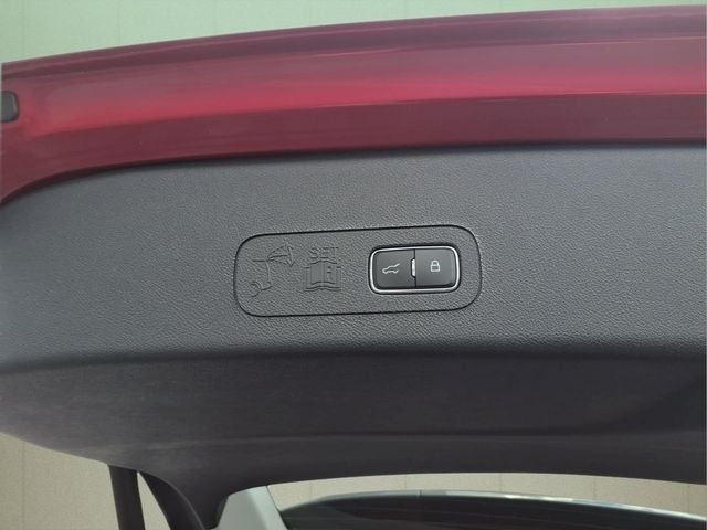 Used 2025 Red Lincoln Premiere image 13
