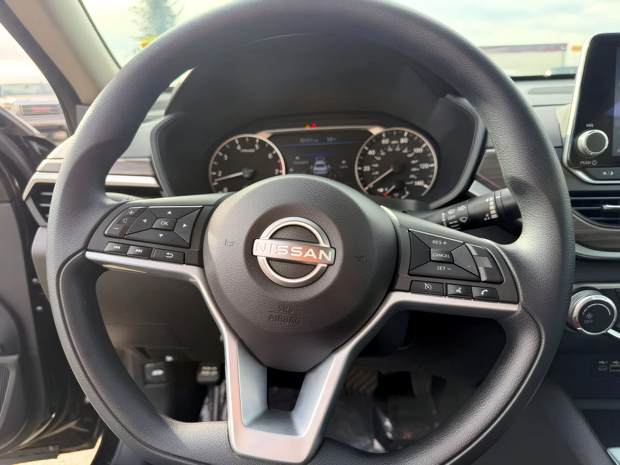 2025 Nissan Altima SV - Photo 17