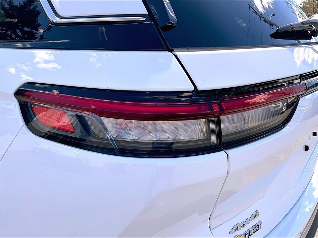 Used 2022 White Jeep Laredo image 32