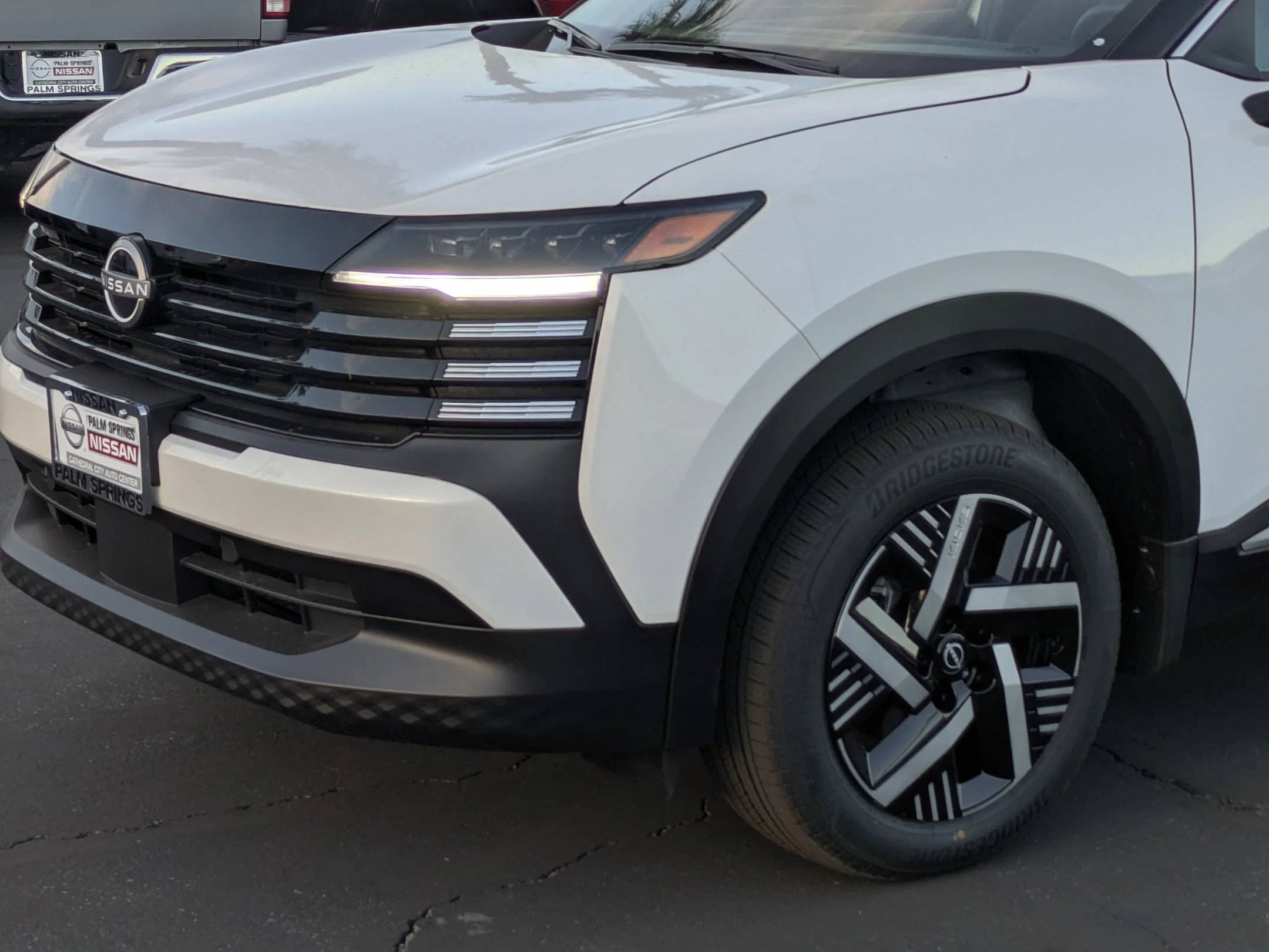 New 2026 Aspen White Tricoat/Super Black Nissan SV image 8