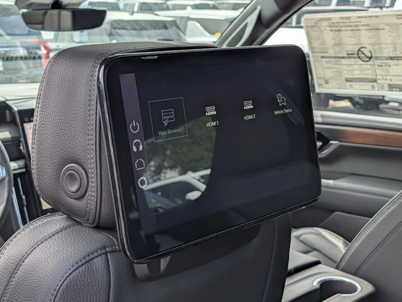 2026 GMC Yukon Denali - Photo 27