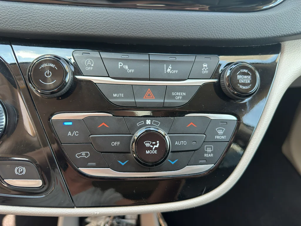 Used 2024 White Chrysler Touring L image 23