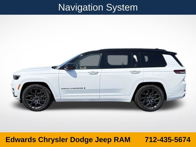 Used 2025 White Jeep Summit image 4