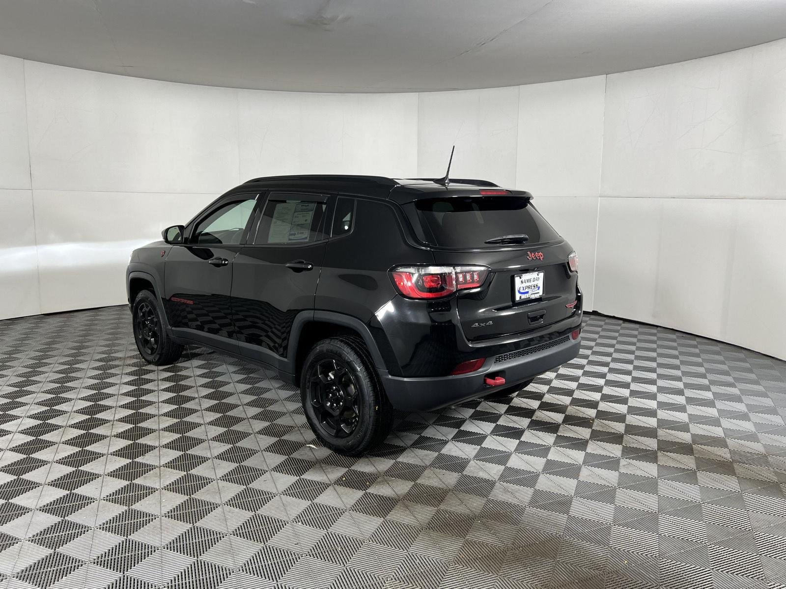 Used 2023 Diamond Black Crystal Pearlcoat Jeep Trailhawk image 5