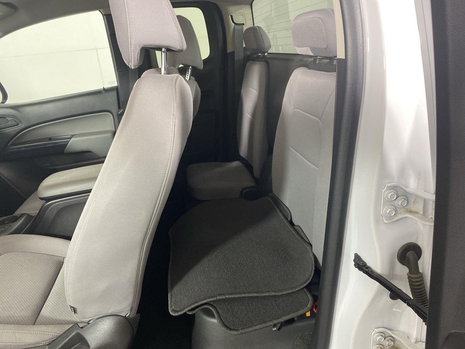 Used 2016 Summit White GMC 2WD image 19
