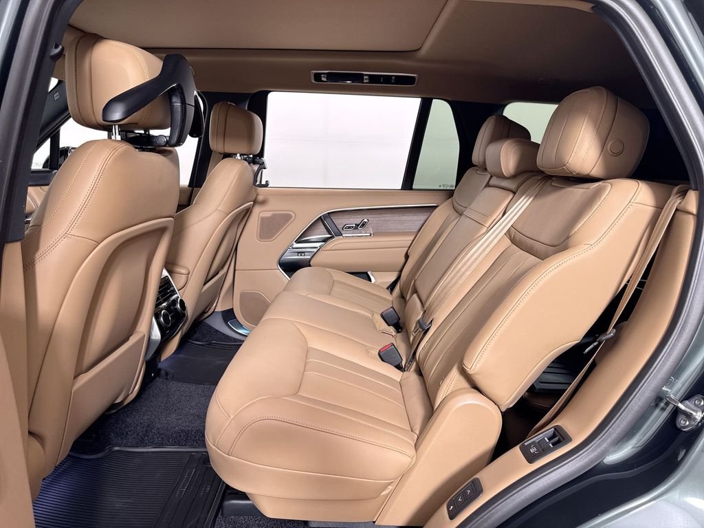 New 2026 Belgravia Green Land Rover SE LWB image 21