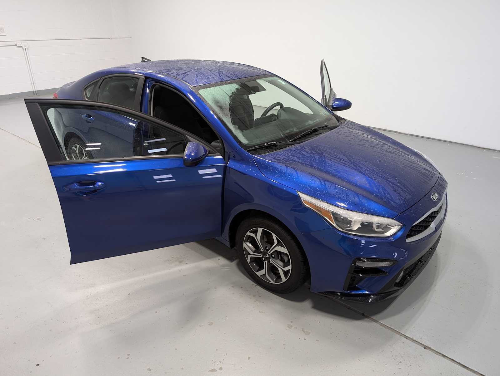 Used 2020 Deep Sea Blue Kia LXS image 16