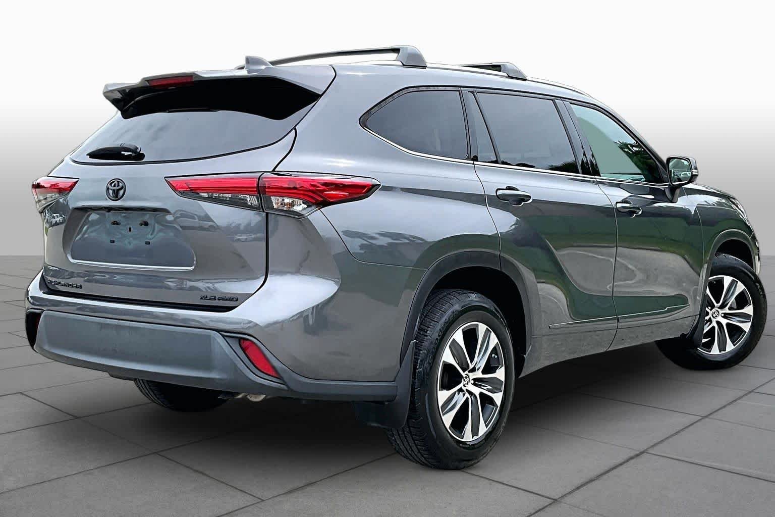 Used 2021 Magnetic Gray Metallic Toyota XLE image 13