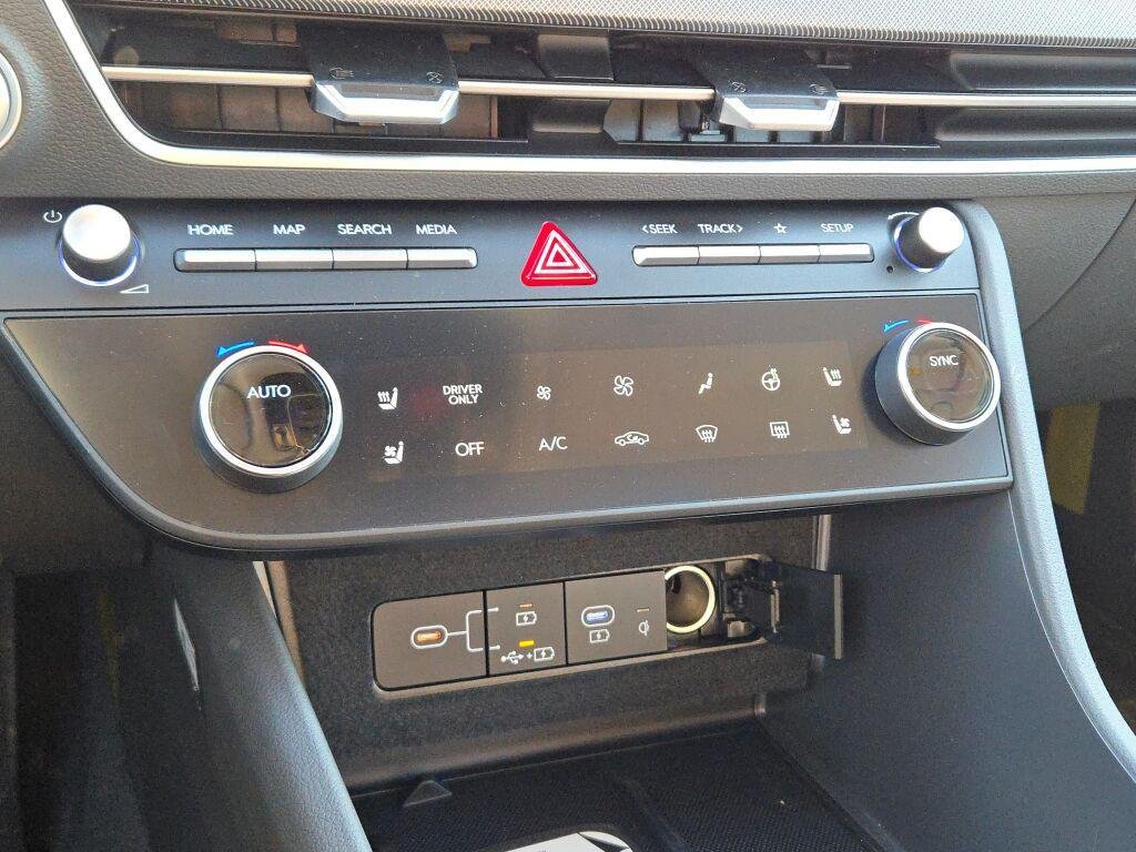 New 2026 Black Hyundai Limited image 28