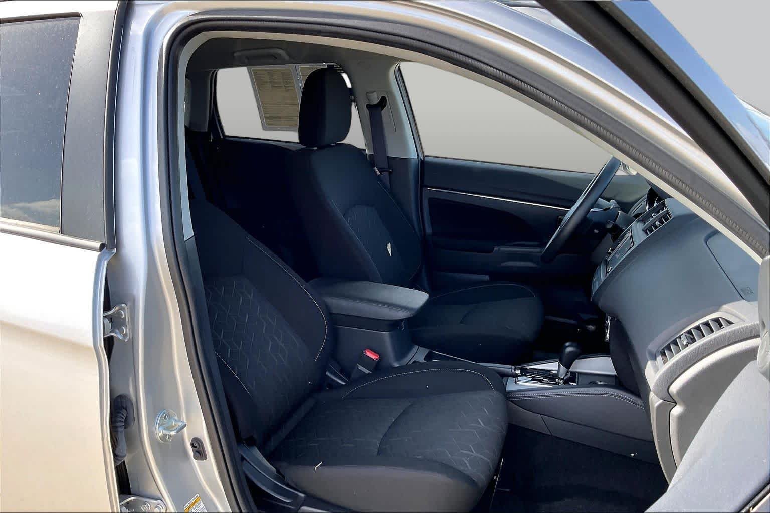 Used 2025 Alloy Silver Metallic Mitsubishi ES image 9