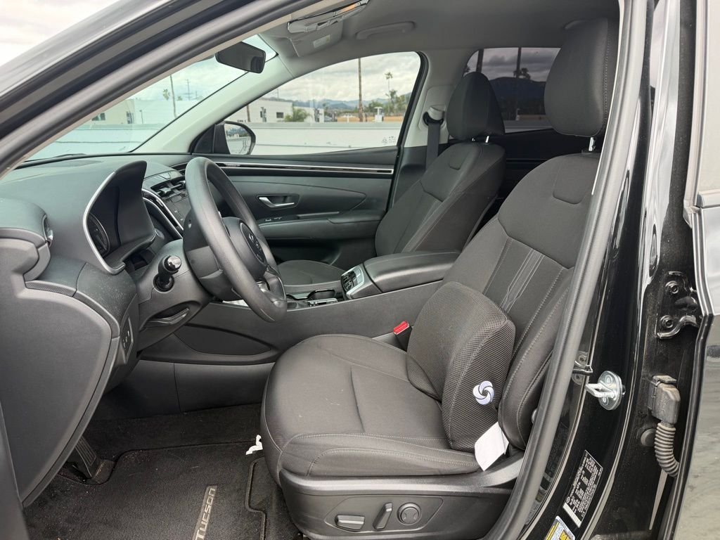 Used 2023 Phantom Black Hyundai SEL image 5