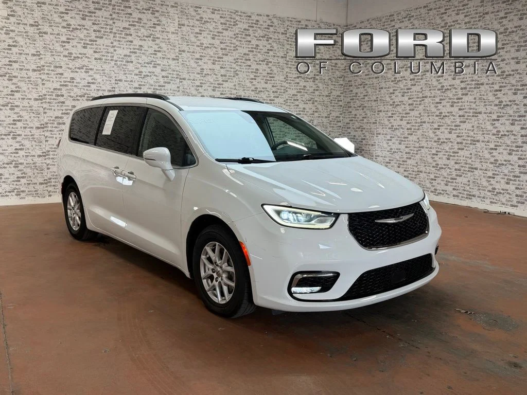 Used 2022 White Chrysler Touring L image 1