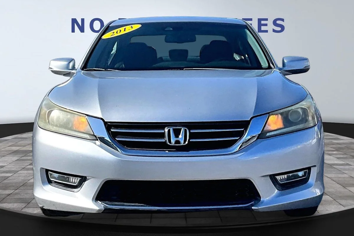 Used 2013 Silver Honda EX-L image 2