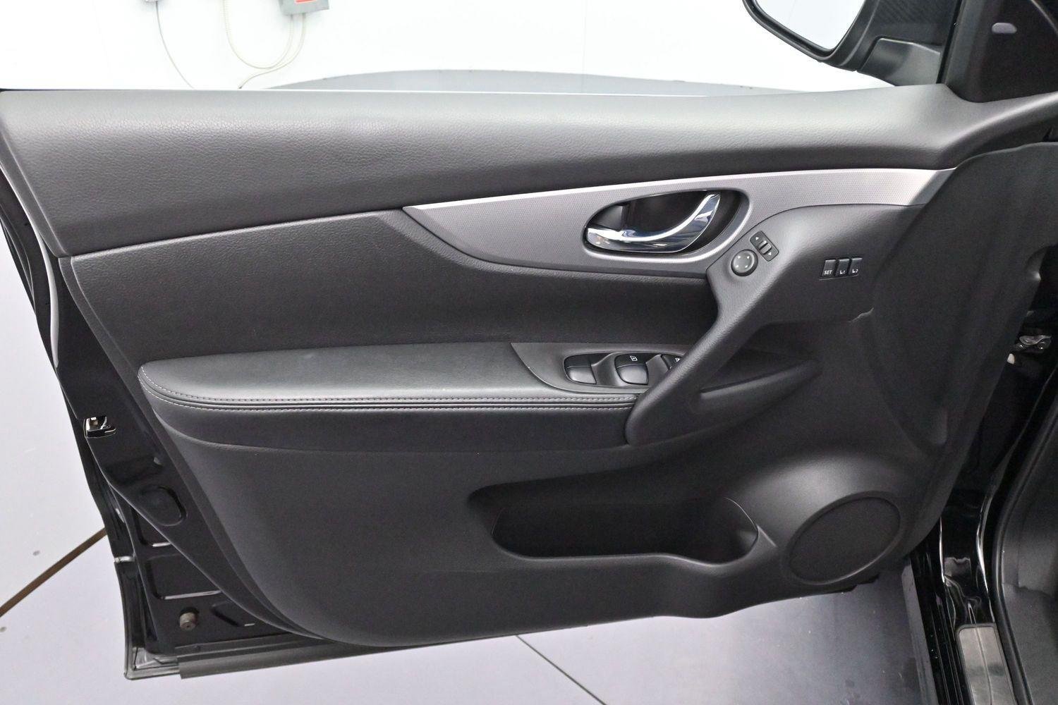 Used 2020 Magnetic Black Pearl Nissan SV image 9