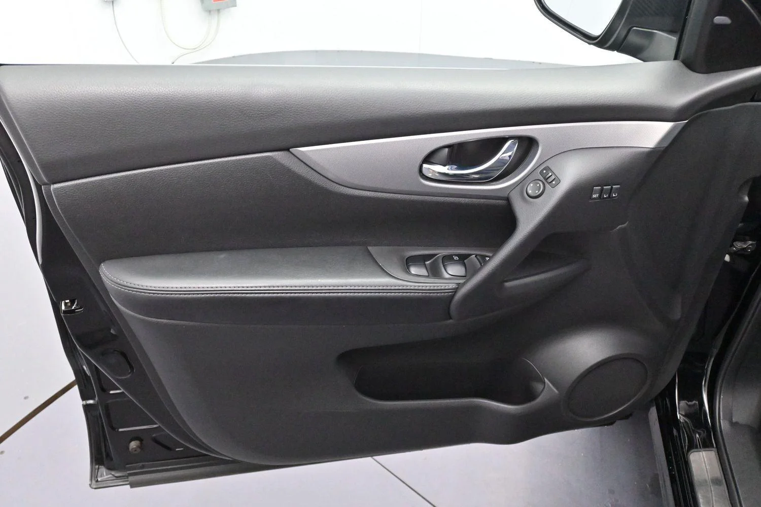 Used 2020 Magnetic Black Pearl Nissan SV image 9