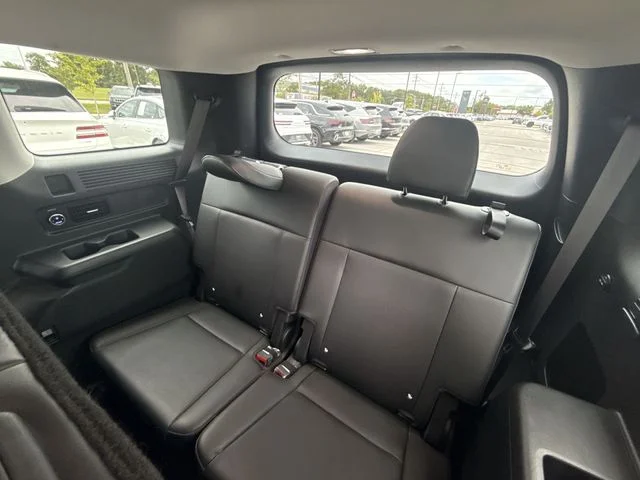 Used 2024 Black Hyundai SEL image 22